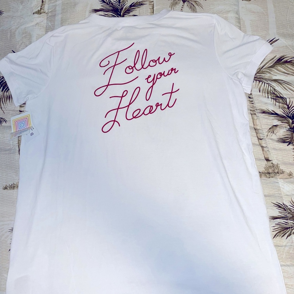 NWT LuLaRoe 2XL Follow Your Heart ♥️ Liv Tee